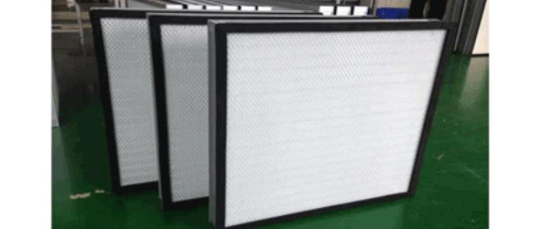 پیش‌فیلترها (Pre-filters) نقش مهمی در سیستم‌های تصفیه هوا و مایعات ایفا می‌کنند.